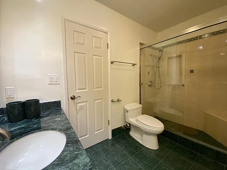22539 Waterbury St — Photo 16