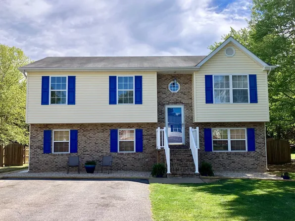 32 Doral Dr, Maurertown, VA 22644