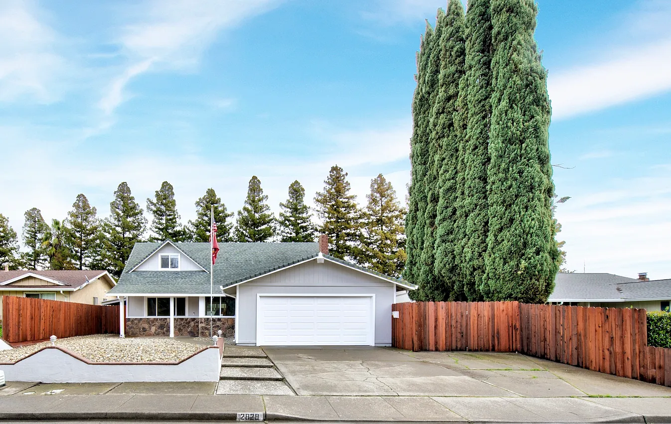 2828 Orchid St photo 1