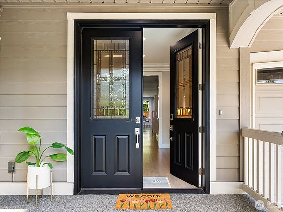 4th image of 26546 SE Belvedere Way