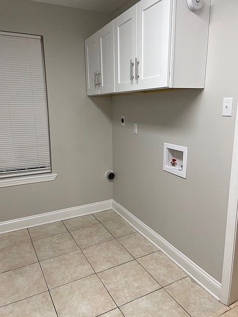 Washer/Dryer hook-ups