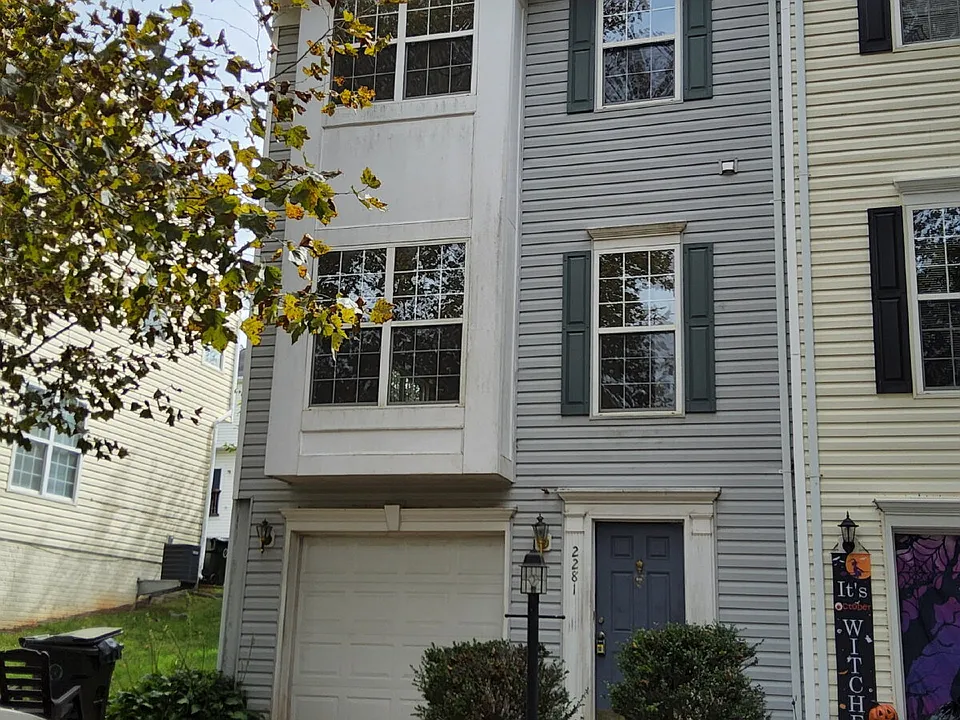 2281 Forsythia Dr