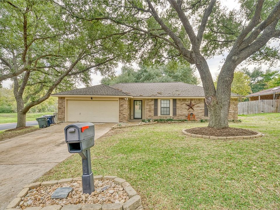 1st image of 2716 Red Hill Dr