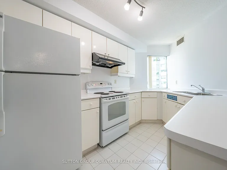 10 Yonge St #2113 — Photo 7