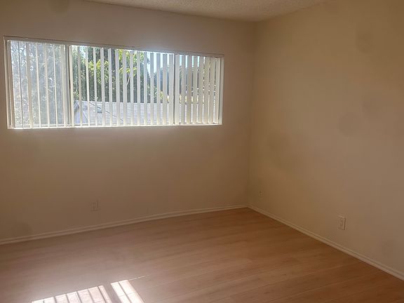 4th image of 1724 Montana Ave #5D