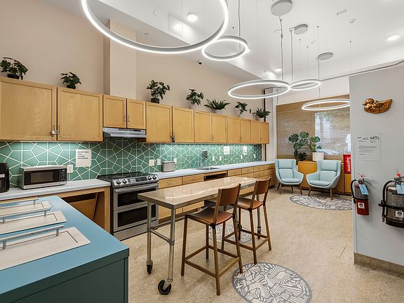 5th image of 106 S Park St #201