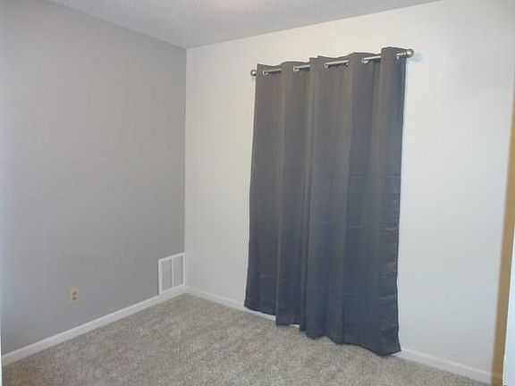3rd image of 1049 Dutchman Ln