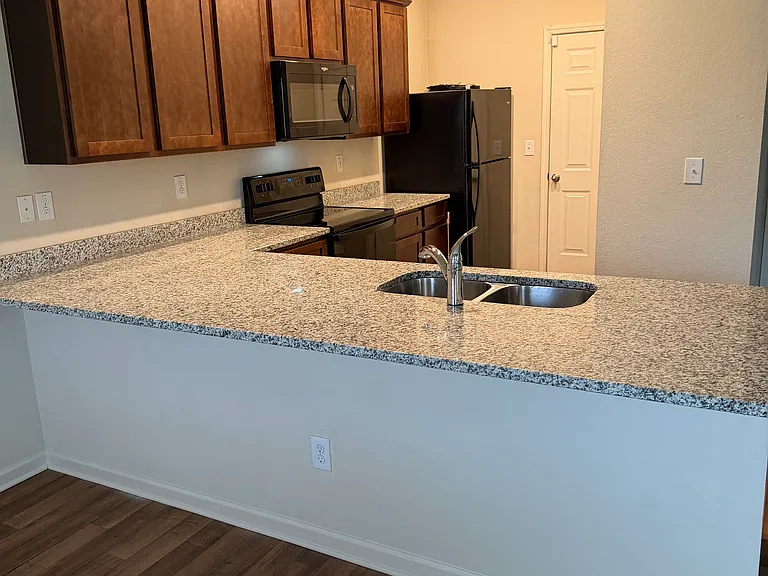 758 Independence Ave — Photo 2