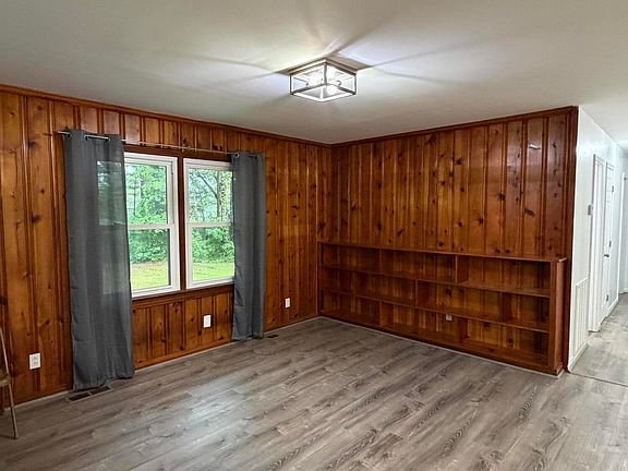 5th image of 1672 Scott Rd