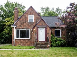 915 Clarence Rd, Cleveland Heights, OH 44121
