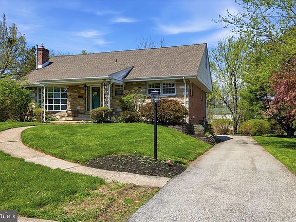 3rd image of 241 School Ln