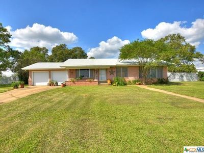 500 E 8th Ave, Nixon, TX, 78140