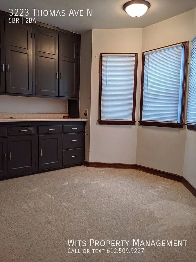 Beautiful 5 Bedroom, 2 Bathroom Home — Photo 3