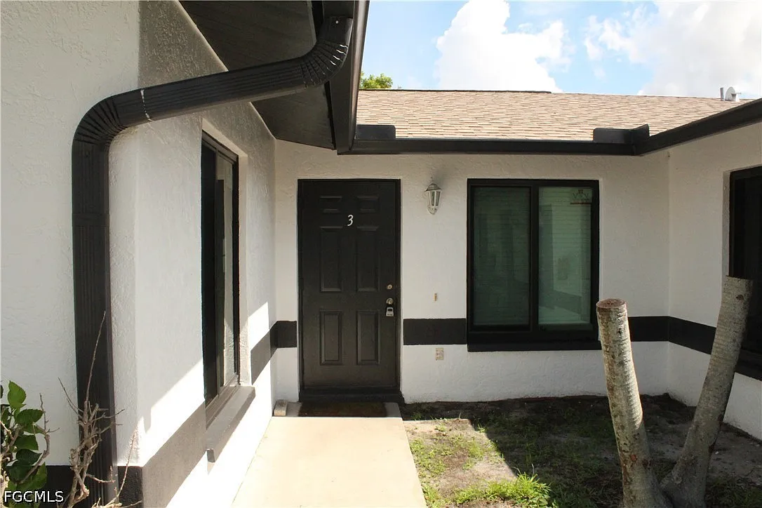 2 bed, 2.0 bath, 912 sqft, $1,290 — Photo 2