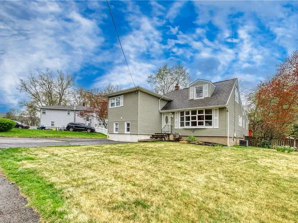 136 Lake Road, Valley Cottage, NY 10989