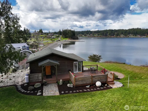 1679 Hazen Shores Court, Freeland, WA 98249