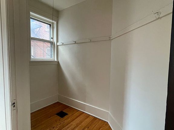 2nd image of 194 Oxford St #12