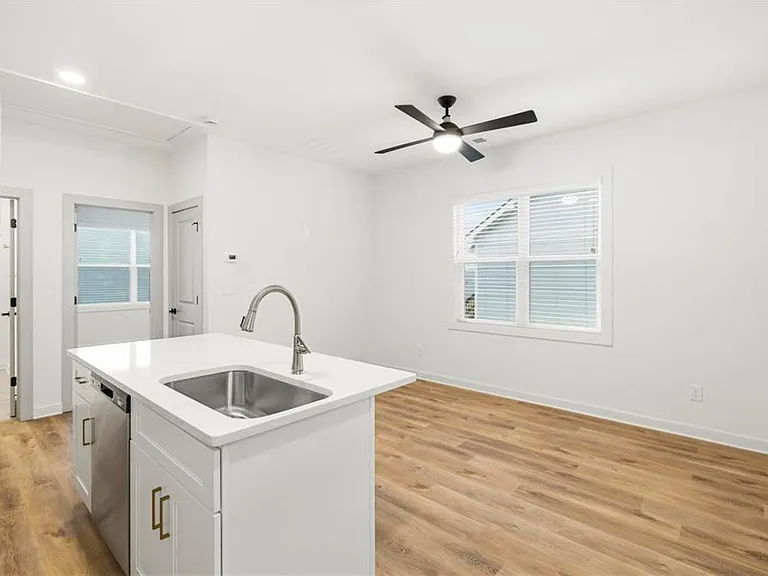122 Hilltop Dr SW #A — Photo 4