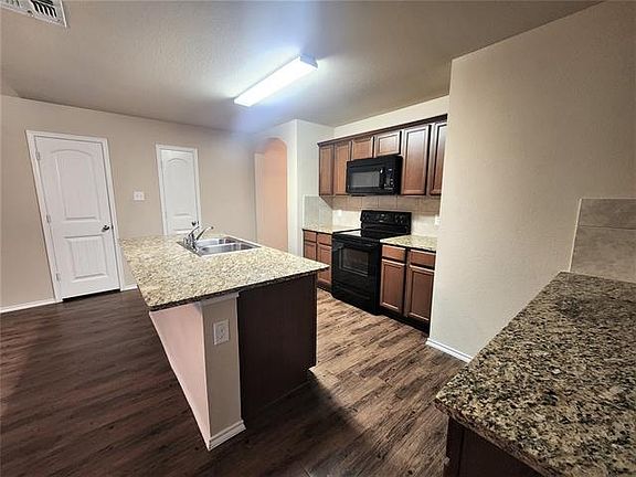 5th image of 1813 Meadow Crest Dr