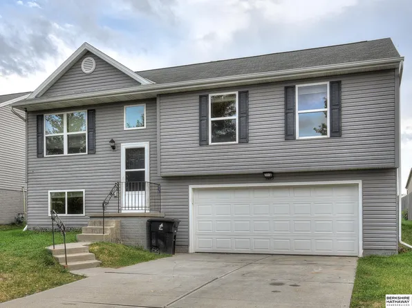 9113 Weber St, Omaha, NE 68122