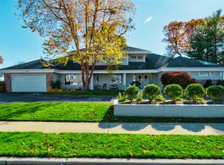 12 Combes Avenue, Rockville Centre, NY 11570