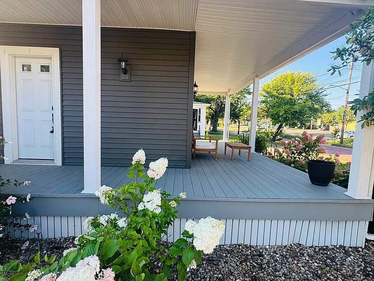 588 Elma St — Photo 4