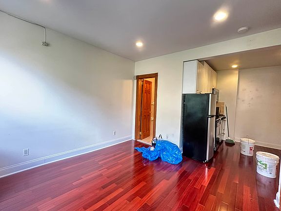 2nd image of 402 W 44th St Unit 95