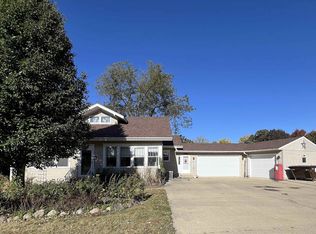 1723 N 6th St, Estherville, IA 51334