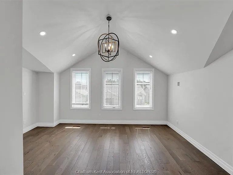 864 Park Ave W — Photo 24