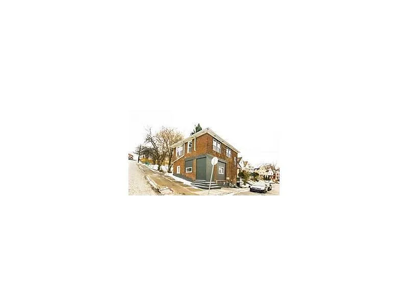 2001 Plainview Ave photo 1