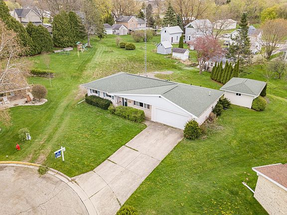 4th image of 427 Willow Cir