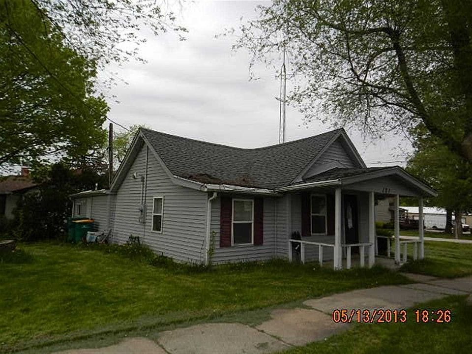 1st image of 121 W 1st St