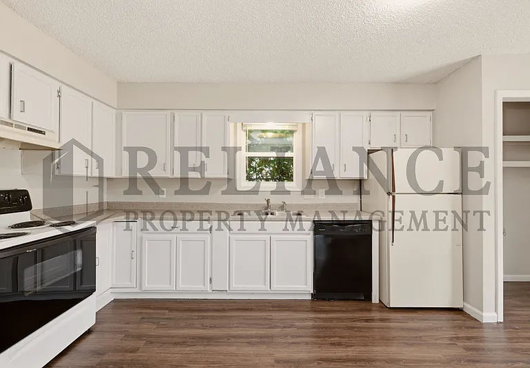 903 E Osie St — Photo 17