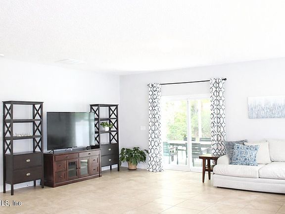 4th image of 532 GRAMPIAN HIGHLANDS Drive