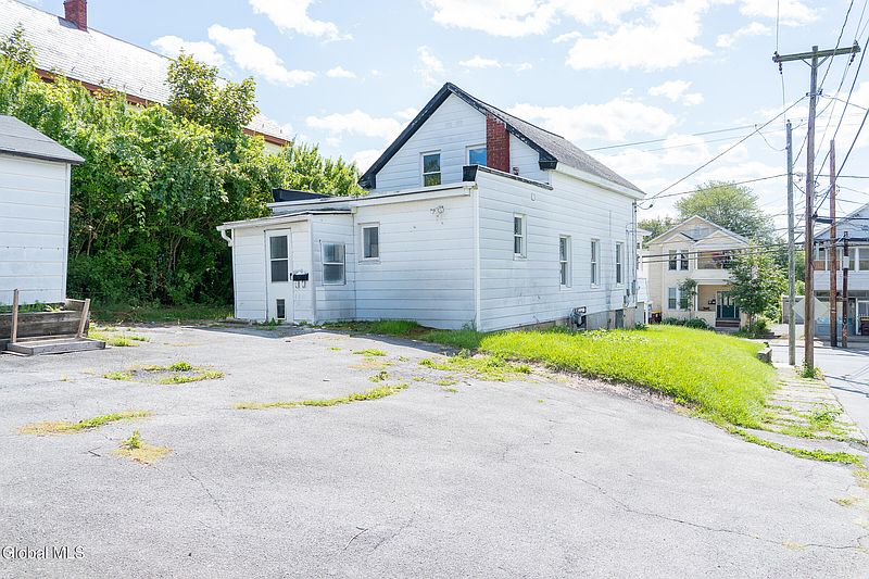 4th image of 142 Saratoga Avenue