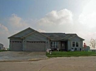 6126 Judson Cir, Davenport, IA 52807