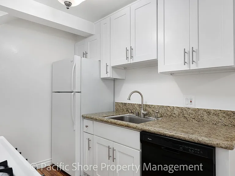 868 West Knoll Apartments — Photo 6