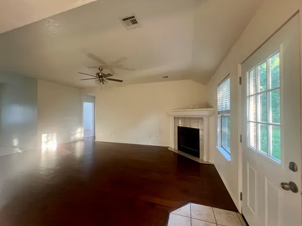 531 Walker St, Centerton, AR 72719