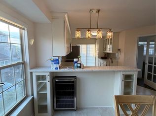 27 Georgetown Ct, Dearborn, MI 48126