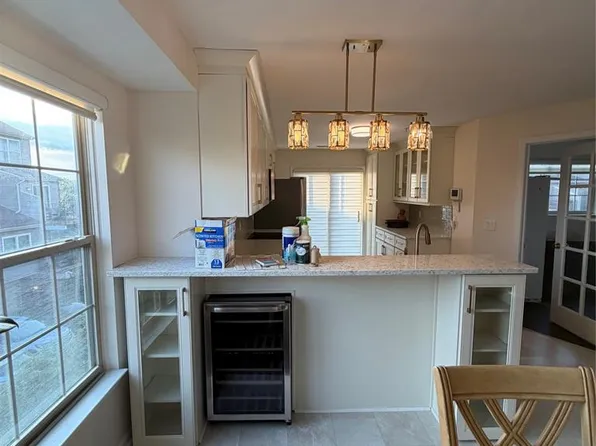 27 Georgetown Ct, Dearborn, MI 48126