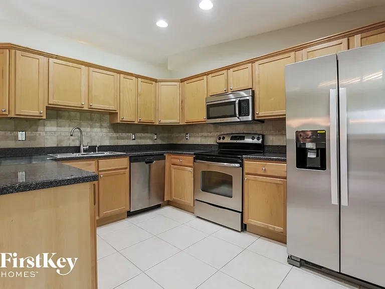 2463 Alesio Ave — Photo 6