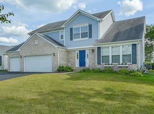 706 Manhattan Cir, Oswego, IL 60543