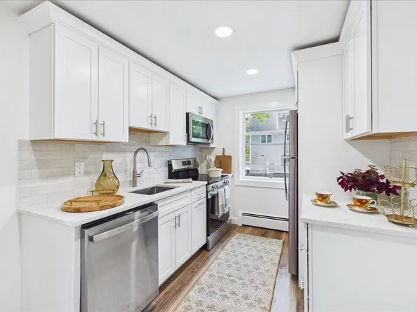 31 Montvale Ave APT 11, Woburn, MA 01801