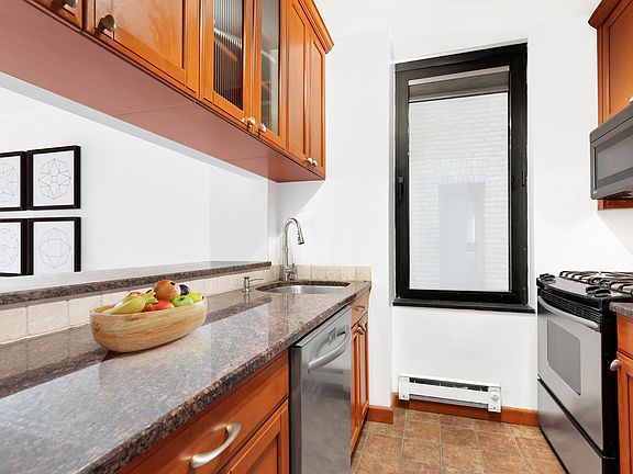 4th image of 215 W 95th St APT 3M