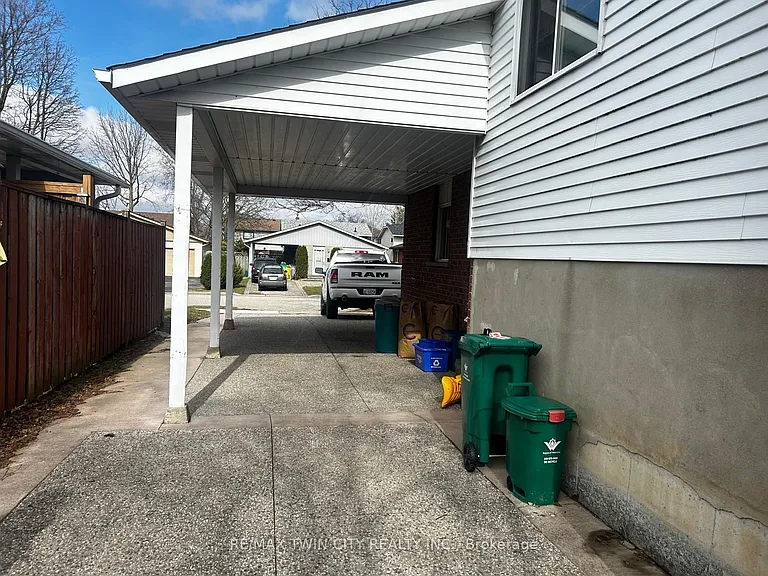 254 Camille Cres — Photo 38