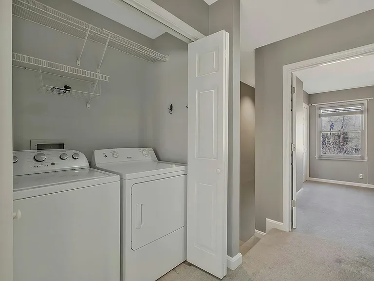 1005 Glendale Ln — Photo 19