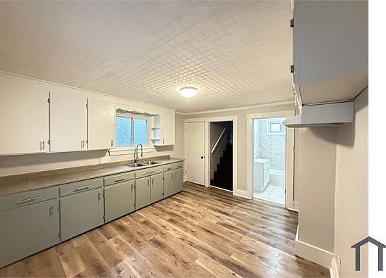 2nd image of 39 Miller St