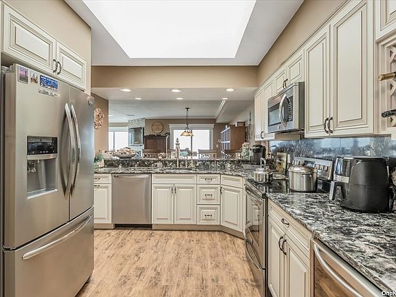5th image of 118 Fox Hill Dr #118