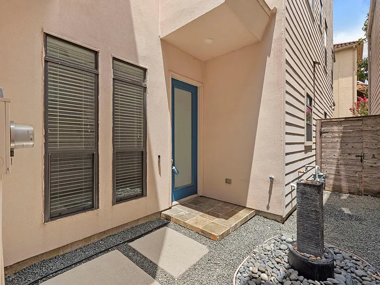 1410 Knox St — Photo 5