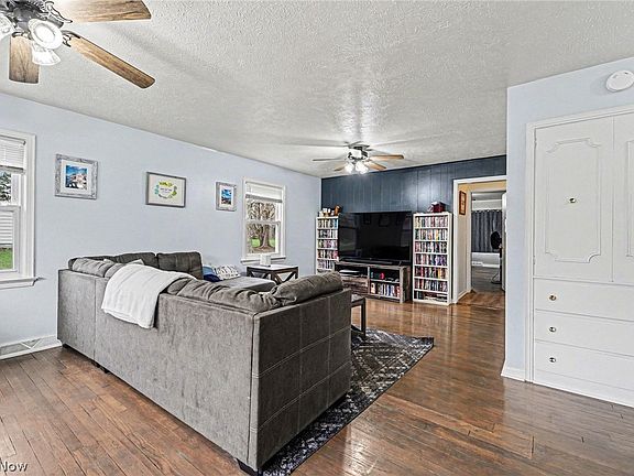3rd image of 7714 Hopkins Rd